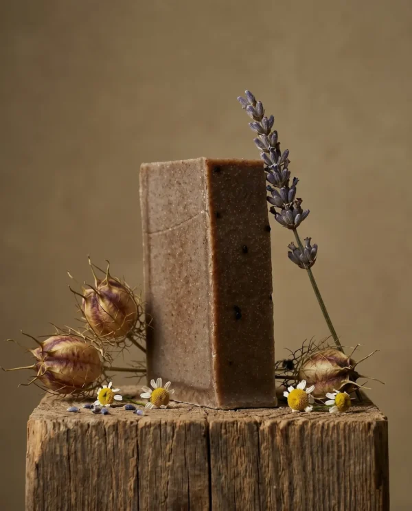 Savon saponifié à froid à la nigelle